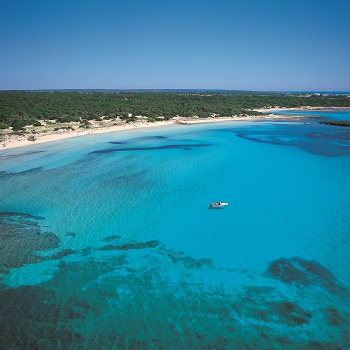 Playa virgen vista aérea junto a la Colonia Sant Jordi